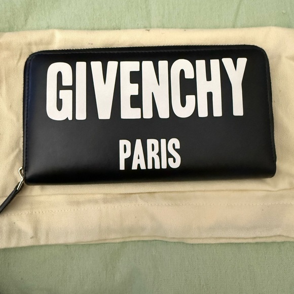 Givenchy leather zip around wallet - Picture 1 of 7